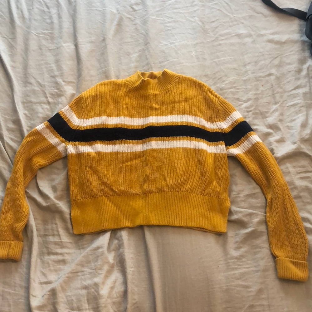 Yellow high neck sweater cropped